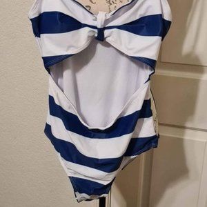 NWOT | One-piece Swimsuit with Front Cut-Out | Size M |
